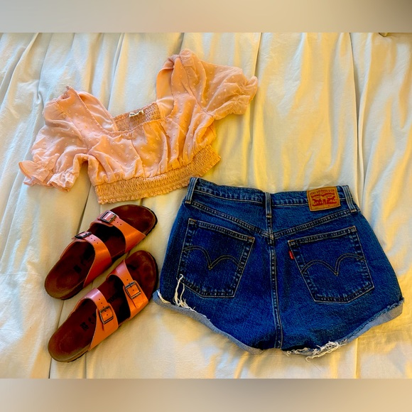 Levi’s hi waisted raw hem denim short shorts - Picture 4 of 7